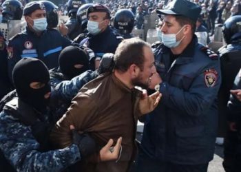 Ermenistan’da Paşinyan'ı protesto eden 180 eylemci gözaltına alındı