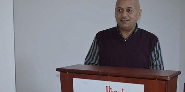 Eski AKP’li vekil öğrencisine istismardan yargılanan öğretmene kalkan oldu: ‘Örnek Müslümandır’