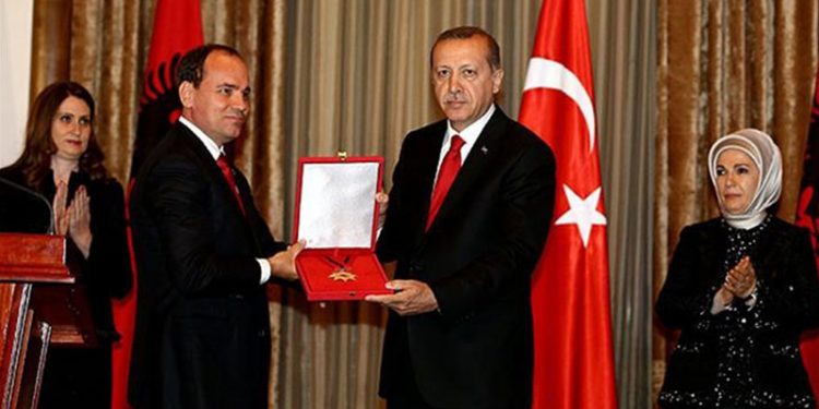 Eski Arnavutluk Cumhurbaşkanı Buyar Nişani hayatını kaybetti