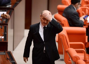 Eski bakan Bayraktar: Erdoğan’ın beni haksız yere attığına inanıyorum
