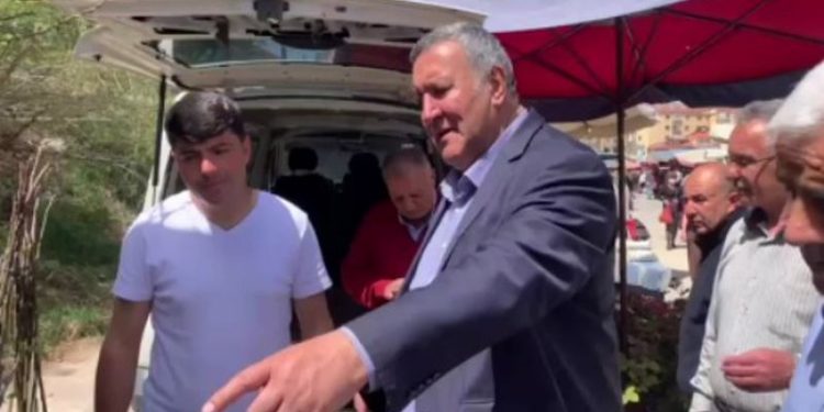 Esnaf: Geçen sene 3-4 bin meyve fidanı sattım, bu yıl satışım 300-400 fidana düştü