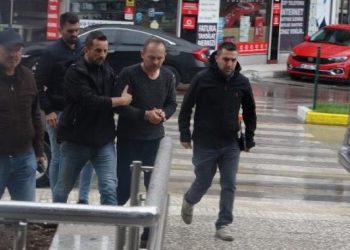 Evli olduğu kadını eşarpla boğmaya çalıştı, 'üç harfliler'i suçladı