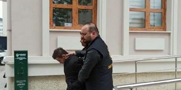 Eşyalarını satan eski ev arkadaşını öldürüp kaçtı! Kümeste yakalandı