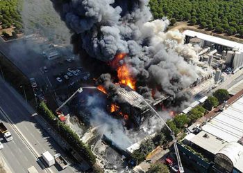 Fabrika yangınıyla ilgili 2 kişi tutuklandı, bir kişi aranıyor