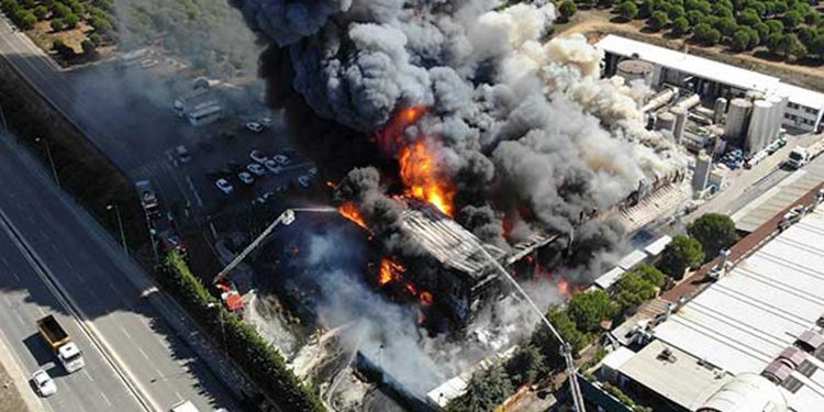 Fabrika yangınıyla ilgili 2 kişi tutuklandı, bir kişi aranıyor