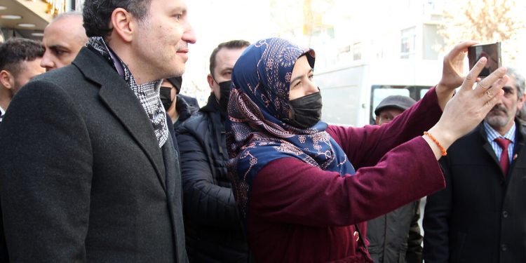 Fatih Erbakan: Üyelerimizin yarıdan fazlası AK Parti’den üyeliğini sildirip gelenler