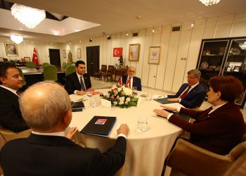 Fatih Özatay: "6'lı masanın henüz ekonomi programı açıklamadığı" konusu, bir şehir efsanesi