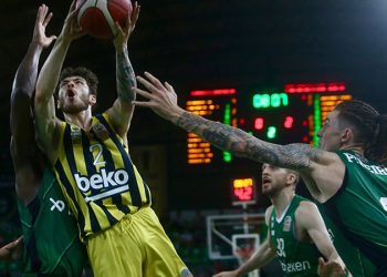 Fenerbahçe Beko deplasmanda kazandı, seride öne geçti