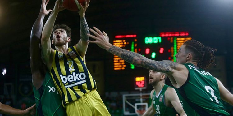 Fenerbahçe Beko deplasmanda kazandı, seride öne geçti