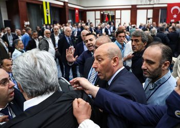 Fenerbahçe Divan Kurulu'nda Vefa Küçük tartışması
