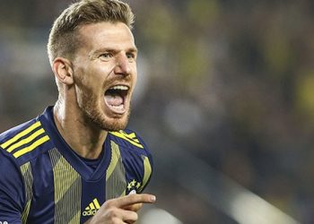 Fenerbahçe, Serdar Aziz'in sözleşmesini 3 yıl uzattı