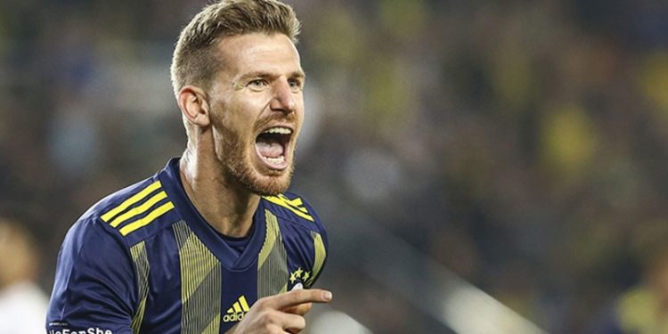 Fenerbahçe, Serdar Aziz'in sözleşmesini 3 yıl uzattı