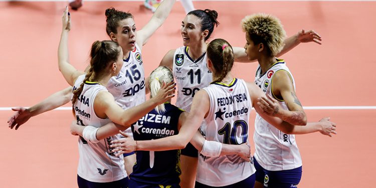 Fenerbahçe, VakıfBank'ı yenerek seride öne geçti