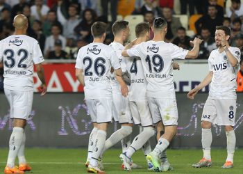 Fenerbahçe sezonu farklı bitirdi