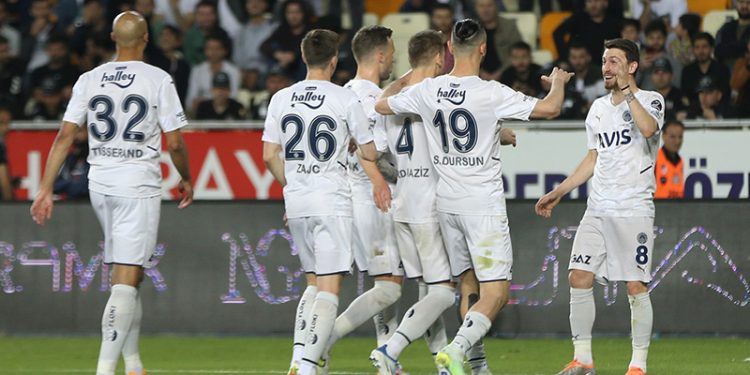 Fenerbahçe sezonu farklı bitirdi