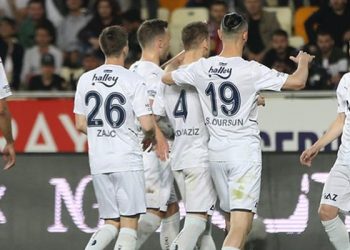 Fenerbahçe sezonu farklı galibiyetle kapattı