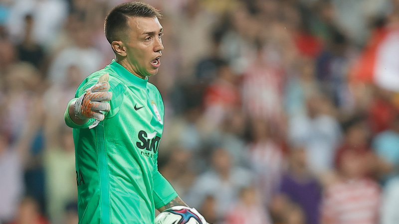 Fernando Muslera'dan 3 isme özel teşekkür