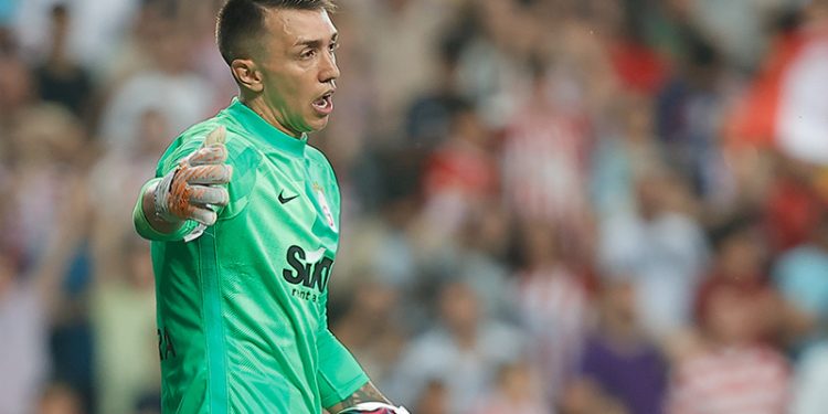 Fernando Muslera'dan 3 isme özel teşekkür