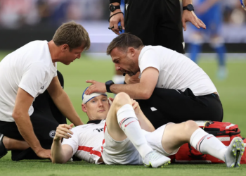 Final maçında korkutan dakikalar: Kanlar içinde yerde kaldı