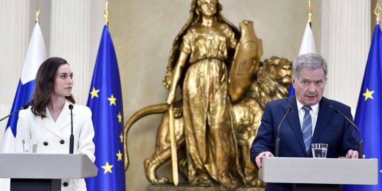 Finlandiya, resmen NATO üyeliğine başvurma kararı aldığını duyurdu