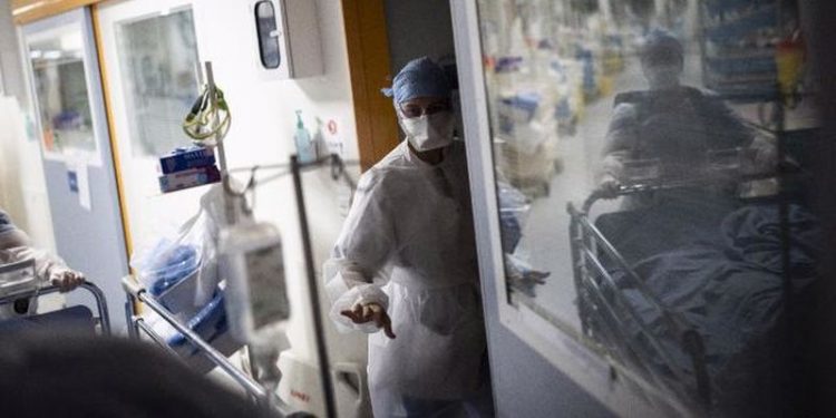 Fransa'da acil servisler personel yetersizliğinden faaliyetlerini azaltıyor