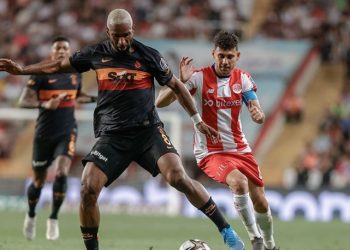 Galatasaray sezonun son karşılaşmasından bir puan ile ayrıldı