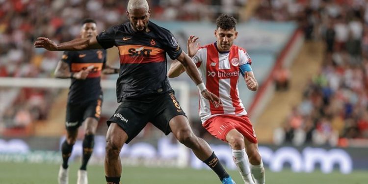 Galatasaray sezonun son karşılaşmasından bir puan ile ayrıldı