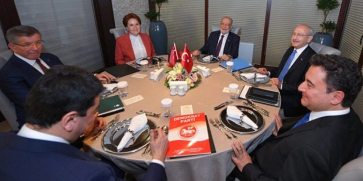 'Gelecek Partisi de DEVA gibi kendi ismiyle katılacak' iddiası