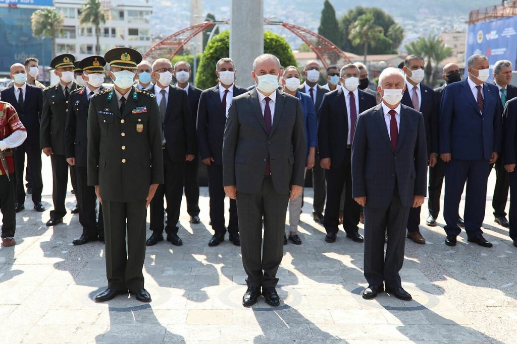 Genelge değişti: Resmi törenlerde emniyet müdürleri ile jandarma komutanları kaymakamların önünde yer alacak