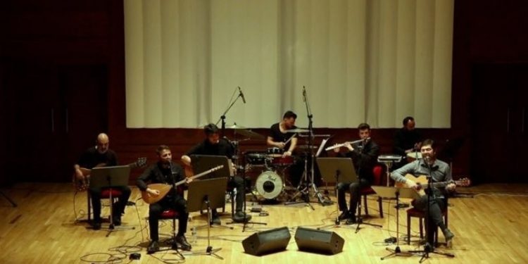 Geniş Merdiven, Deniz Gezmişler için Moda Sahnesi'nde çalacak