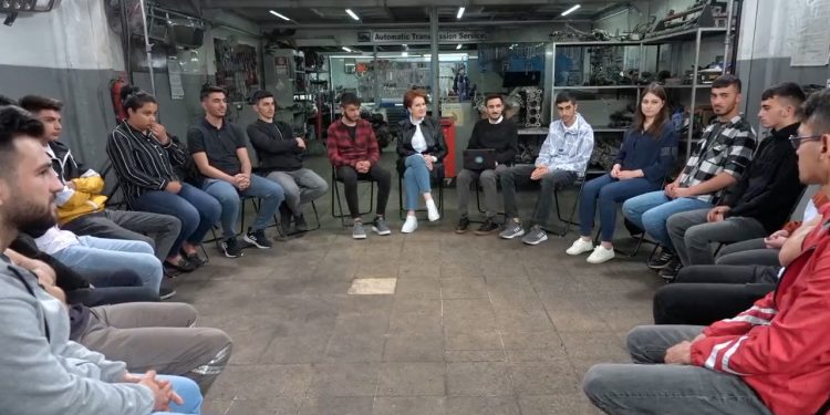 Gençten Akşener’e: Fırsatını bulsam yurtdışına giderim, değer gördüğümü hissetmiyorum