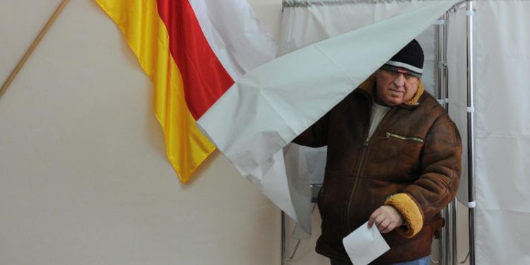 Güney Osetya Rusya'ya katılım referandumunu iptal etti