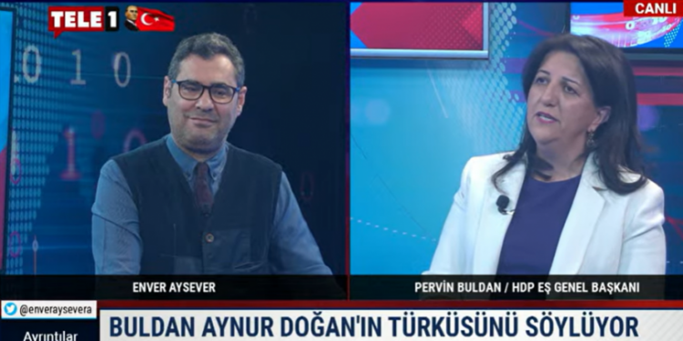 HDP Eş Başkanı Pervin Buldan, Aynur Doğan yasağına 'Dar Hejiroke' şarkısını canlı yayında söyleyerek tepki gösterdi: İşte o anlar