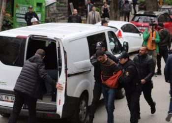 HDP önünde darp edilerek gözaltına alınan avukat ve gazete dağıtımcısı serbest bırakıldı