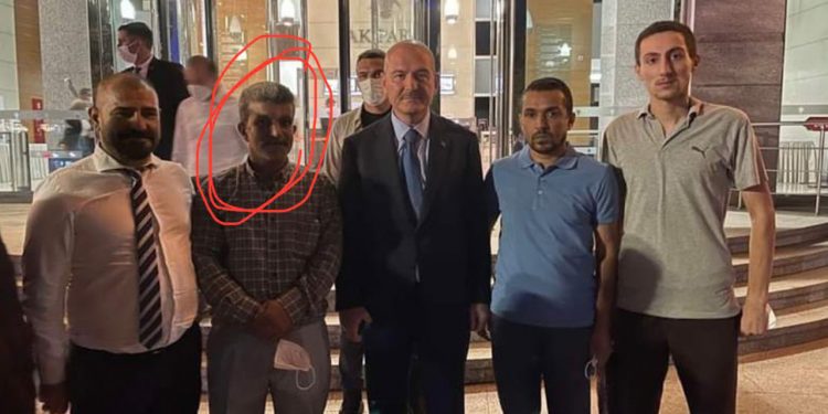 HDP önündeki provokasyona katılan bir kişinin Soylu ile fotoğrafı çıktı