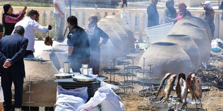 Hasankeyf’te ilk kez yapılan gastronomi festivali tandırla başladı
