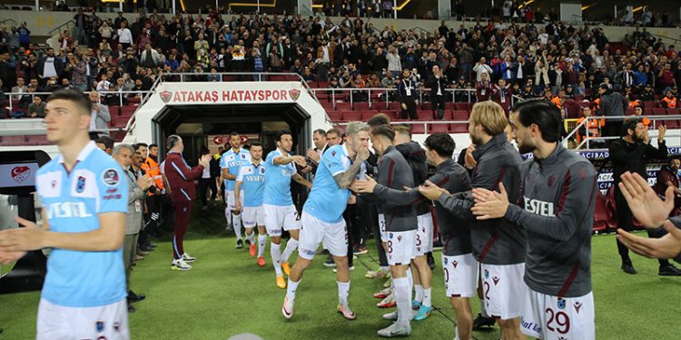 Hataysporlu futbolculardan şampiyon Trabzonspor'a alkış