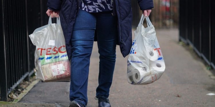 Hayat pahalılığı: İngiltere'de 2 milyondan fazla yetişkin geçen ayın bir gününü yemek yemeden geçirdi