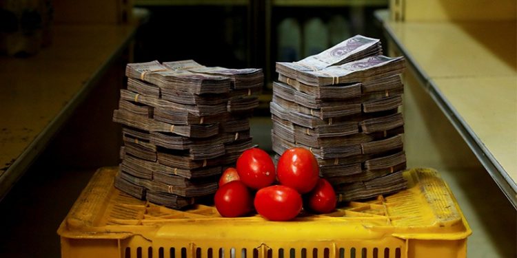 Hiperenflasyon yaşanan Venezuela'da aylık enflasyon beş aydır Türkiye'den düşük