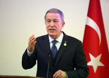 Hulusi Akar: ‘Türkiye’deki Suriyelilerin gönüllü ve saygın dönüşleri için çabalıyoruz’