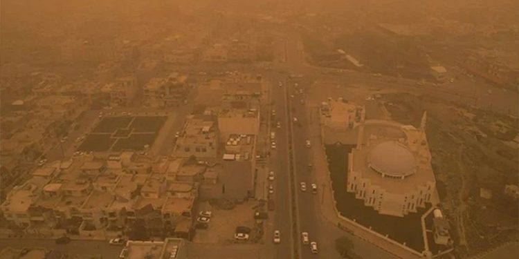 Irak’ta kum fırtınası 4 bin kişiyi hastanelik etti