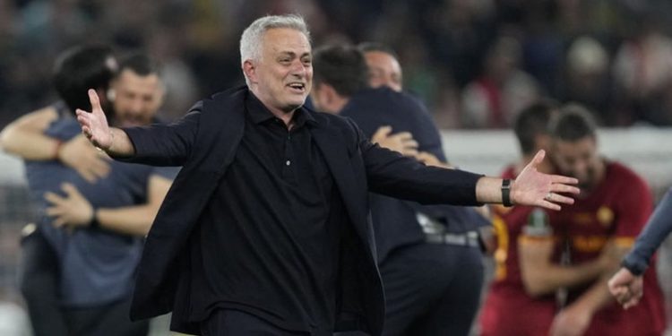 Jose Mourinho futbol tarihine geçti