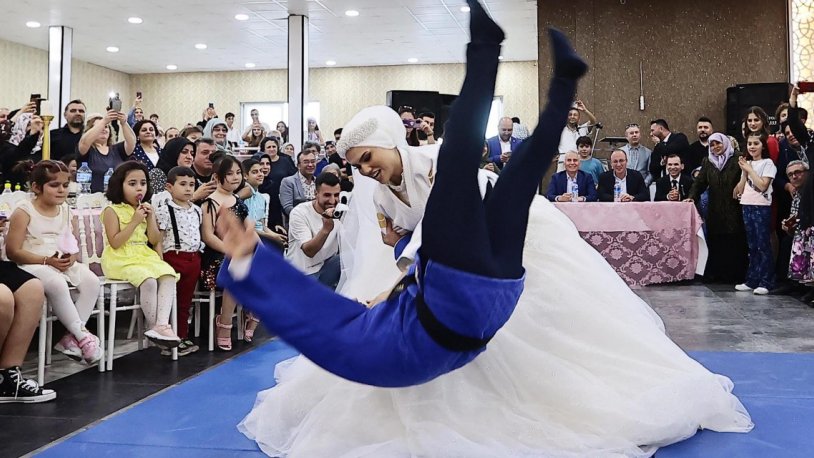 Judocu gelin, damadı yerden yere vurdu: 'Gelinlikle zor oldu ama güzel oldu'