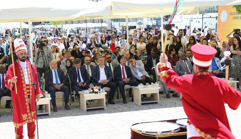 Kürtçe müziğe bir engel de rektörden: ‘Bu benim ideolojime uygun değil’