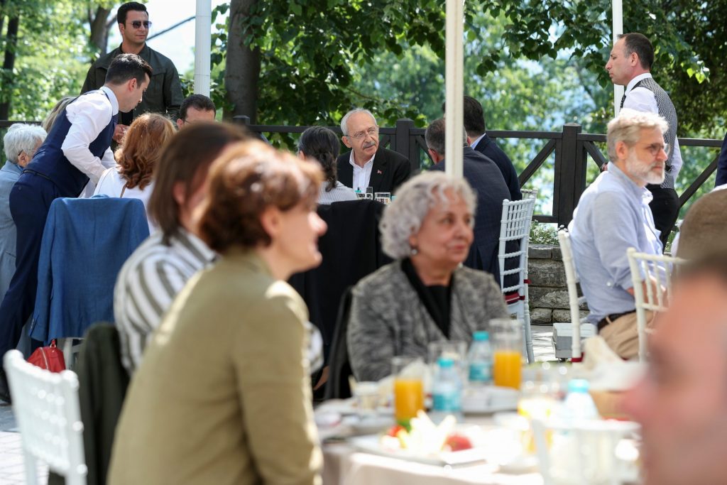 Kılıçdaroğlu, Gezi tutuklularının aileleriyle bir araya geldi