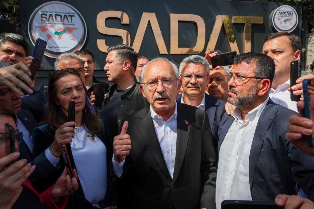 Kılıçdaroğlu SADAT önünde: Burası terörist yetiştiren bir kuruluş