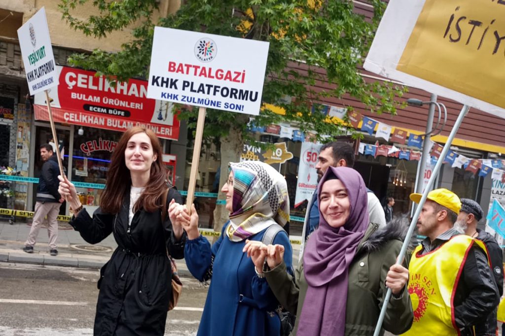 KHK’lılar 1 Mayıs meydanında konuştu: ‘Emekçi yoldaşlar, özgürlük sevdalıları…’