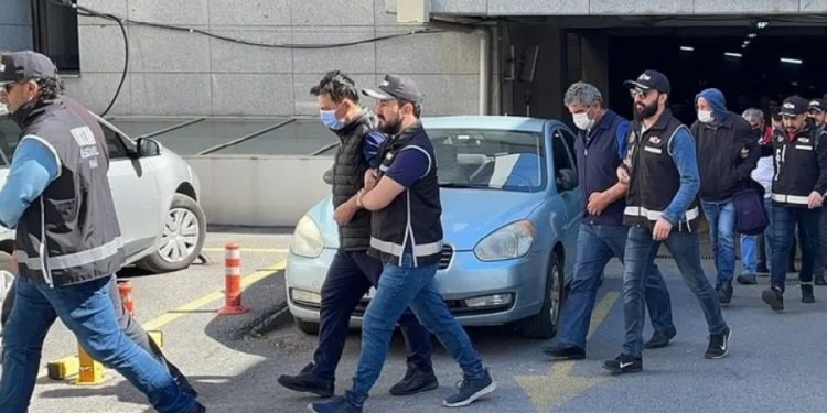 Kadıköy Belediyesi’ne ‘rüşvet’ operasyonunda 32 tutuklama