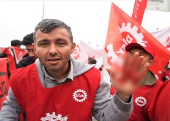 Kafasından darbe alan işçi: Polis telsizle kafamıza vurdu