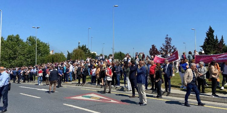 Kaftancıoğlu çağrı yapmıştı: Atatürk Havalimanı’nda toplanma başladı